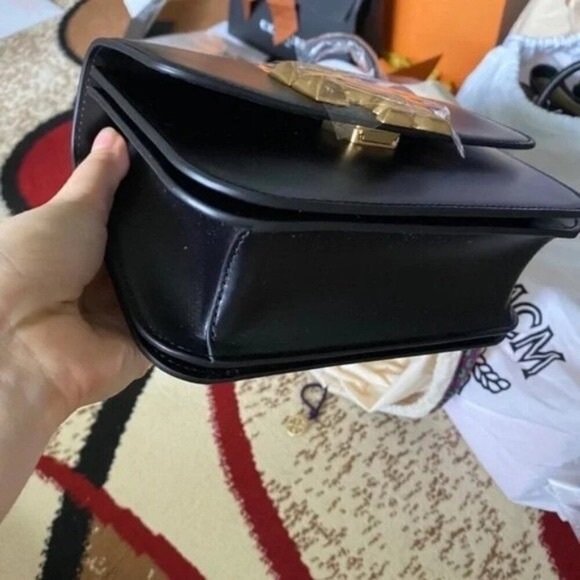 🍇Tory Burch Black Satchel with Gold Accents🐝 - Picture 2 of 4